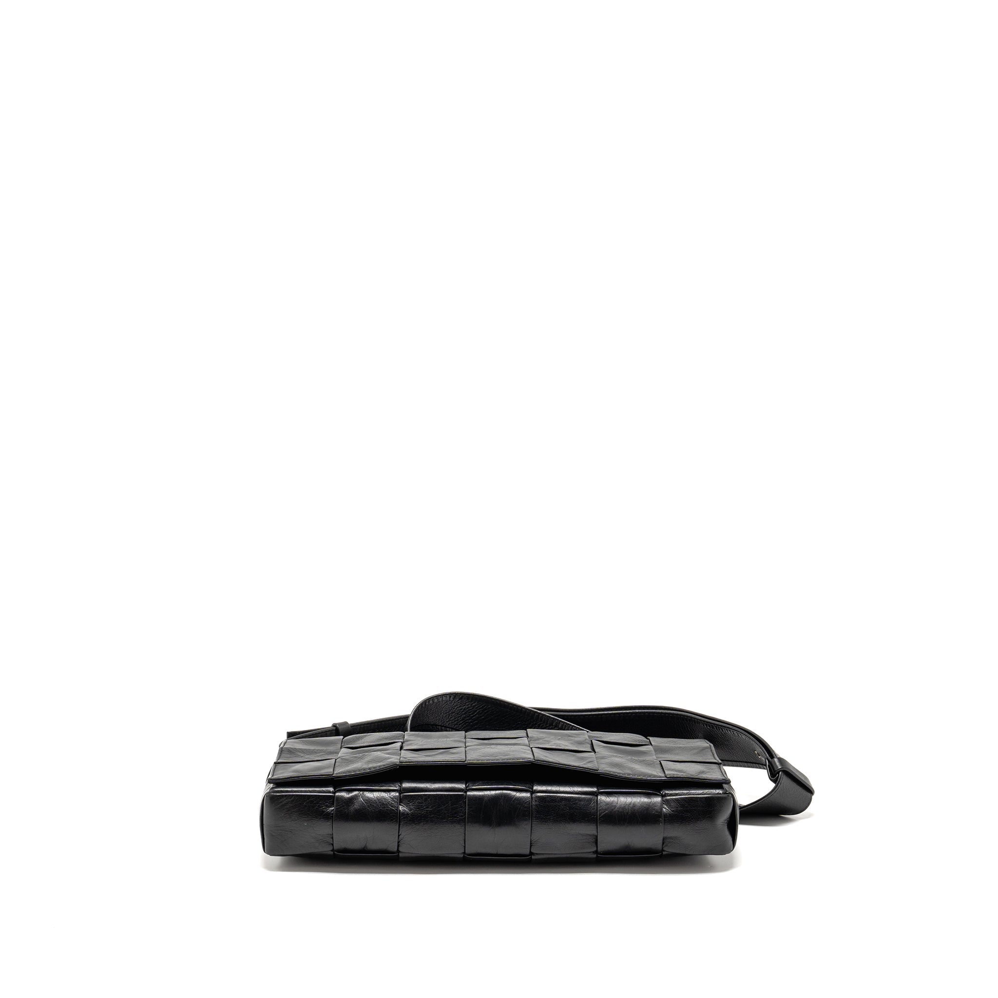 bottega-veneta-cassette-bag-aged-calfskin-black-shw-1