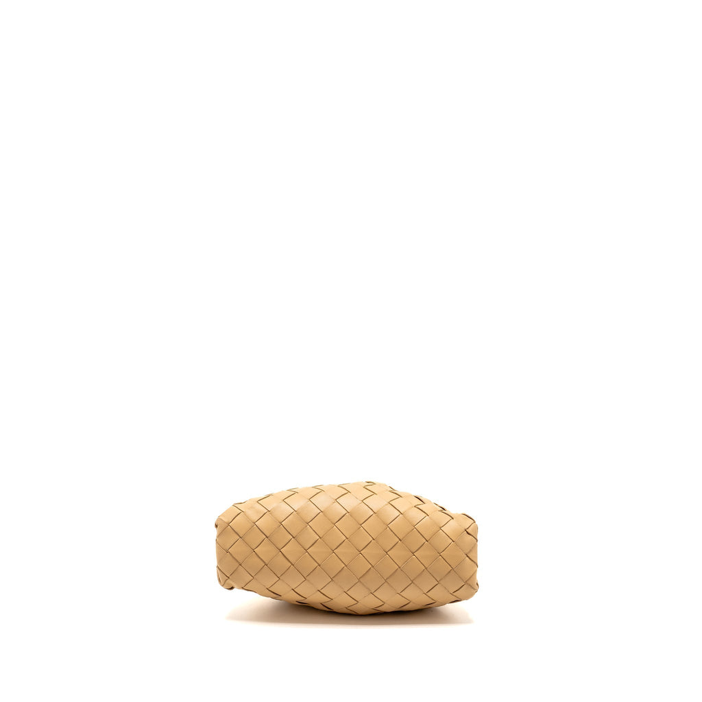 bottega-veneta-mini-pouch-intrecciato-lambskin-beige