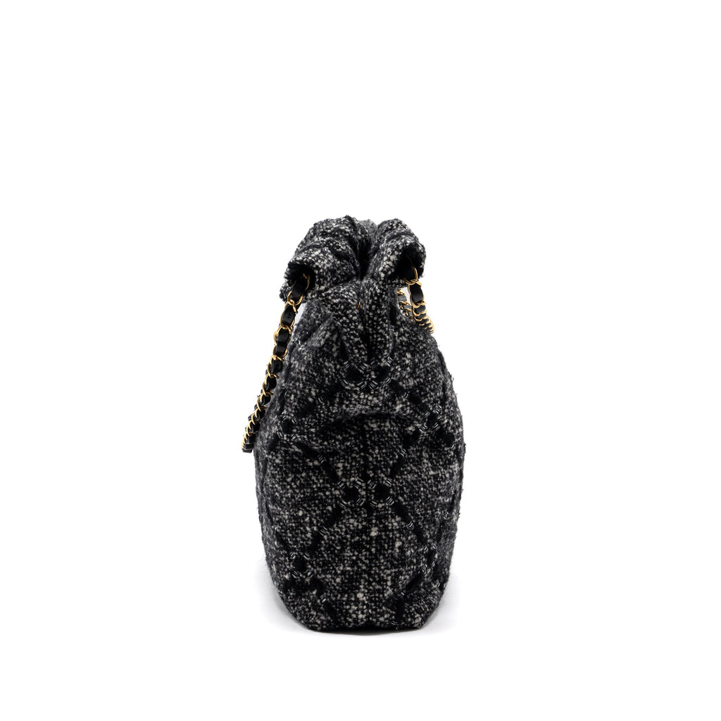 chanel-medium-22-bag-tweed-black-grey-ghw-microchip