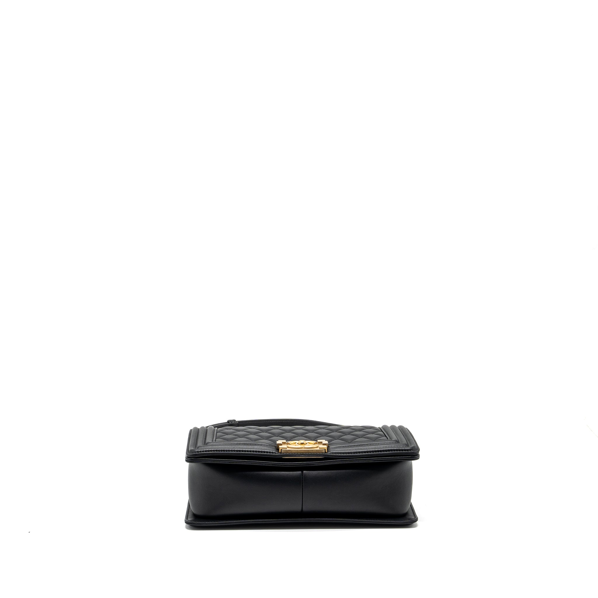chanel-medium-boy-bag-smooth-calfskin-black-ghw