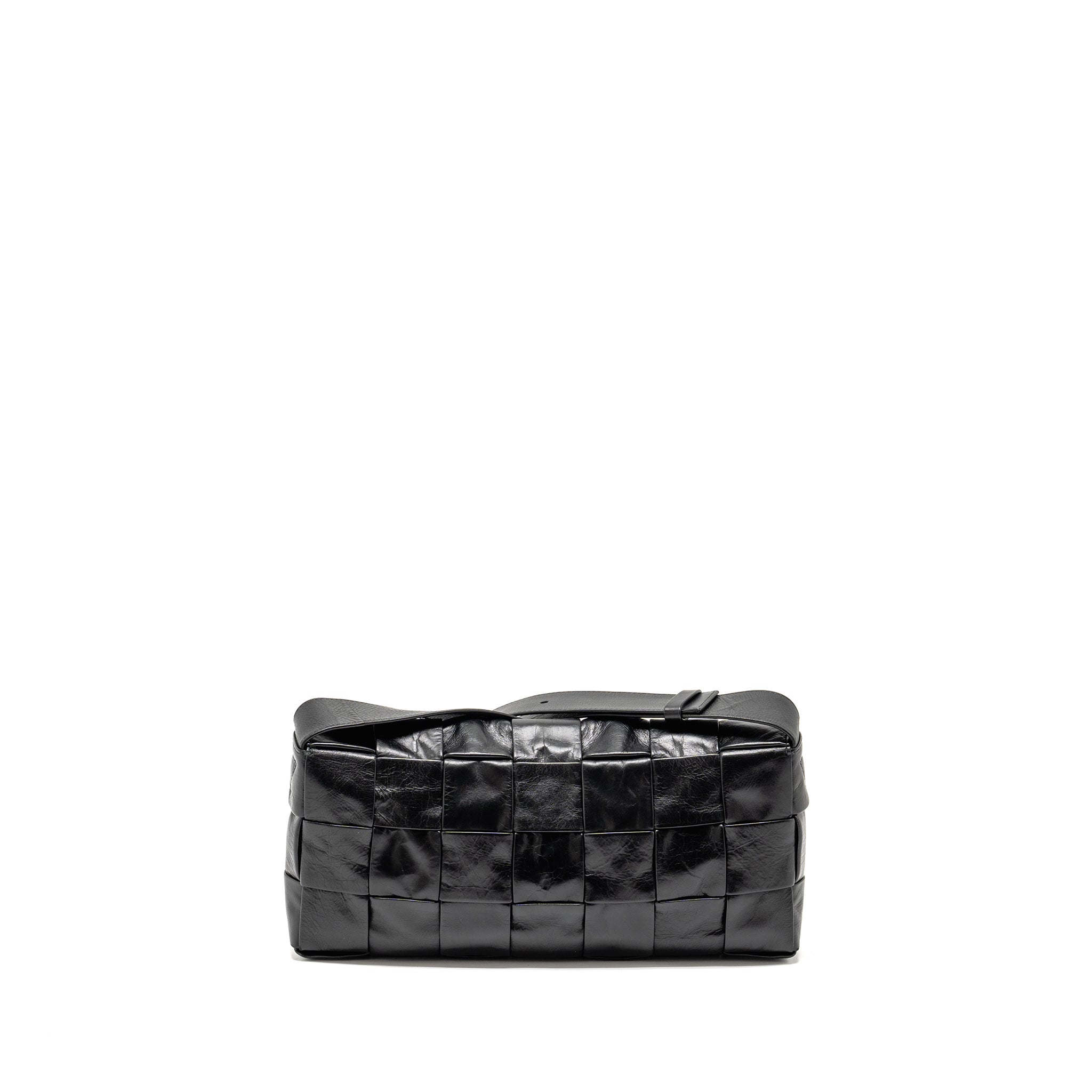 bottega-veneta-cassette-bag-aged-calfskin-black-shw-1