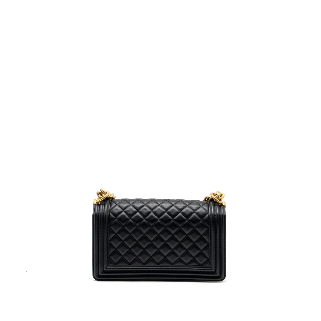 chanel-medium-boy-bag-smooth-calfskin-black-ghw
