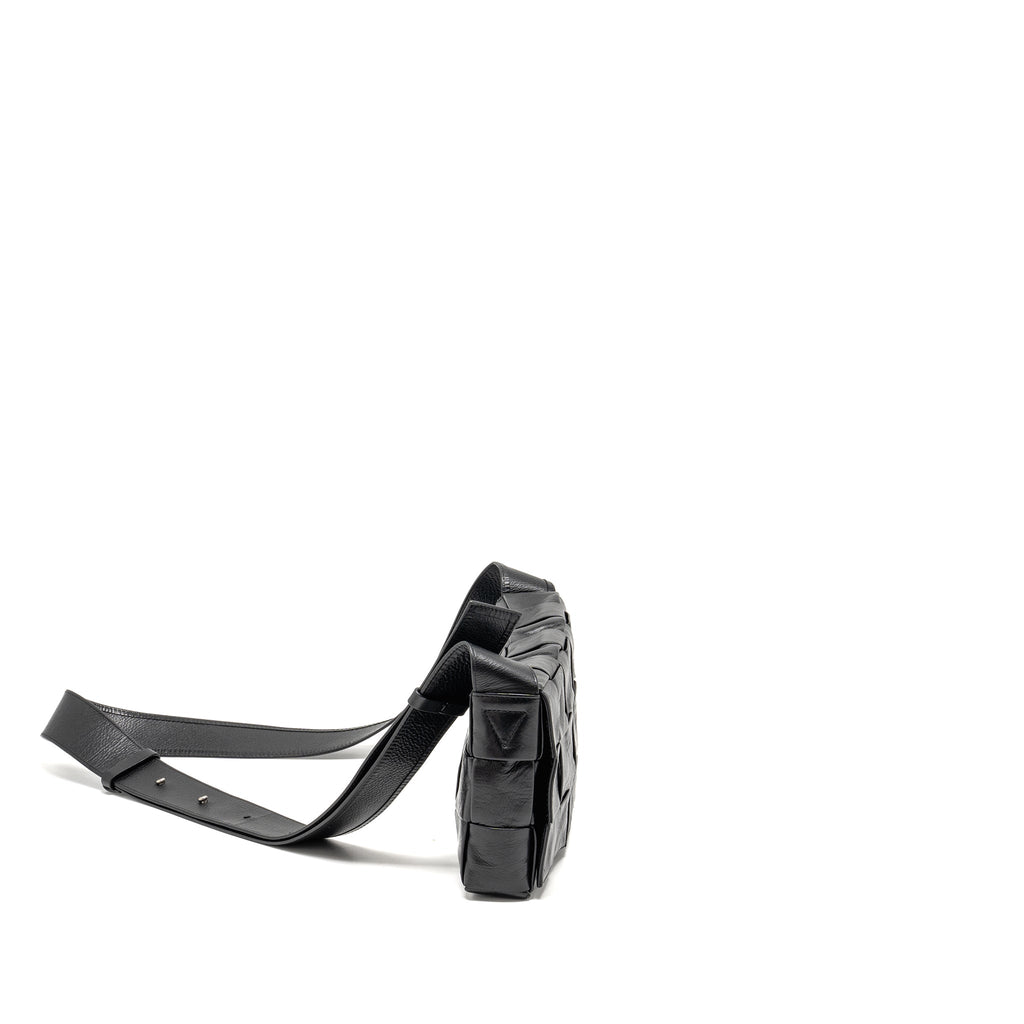 bottega-veneta-cassette-bag-aged-calfskin-black-shw-1