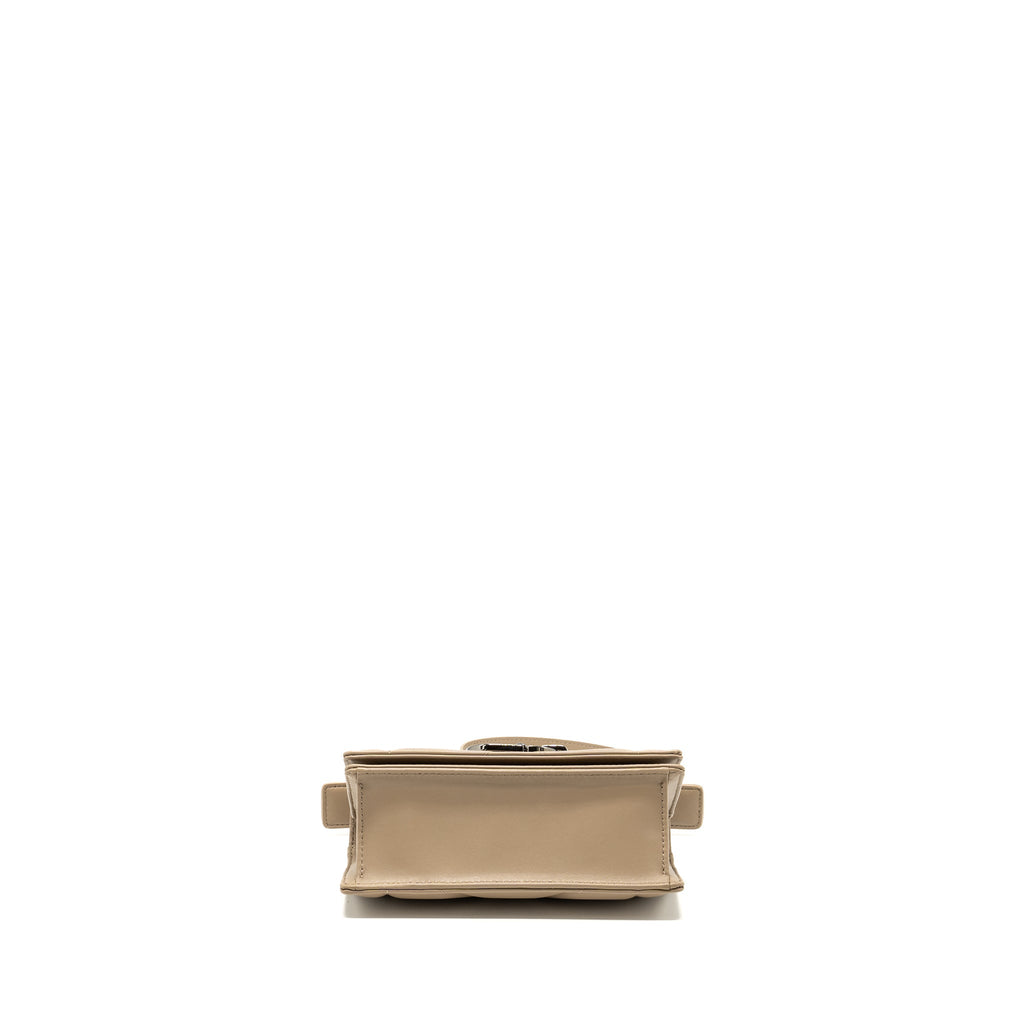 dior-30-montaigne-pouch-with-shoulder-strap-lambskin-beige-black-hardware-copy