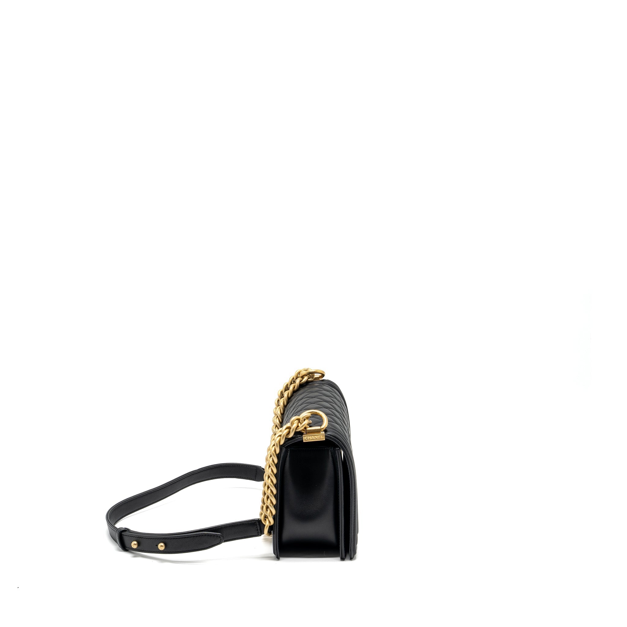 chanel-medium-boy-bag-smooth-calfskin-black-ghw