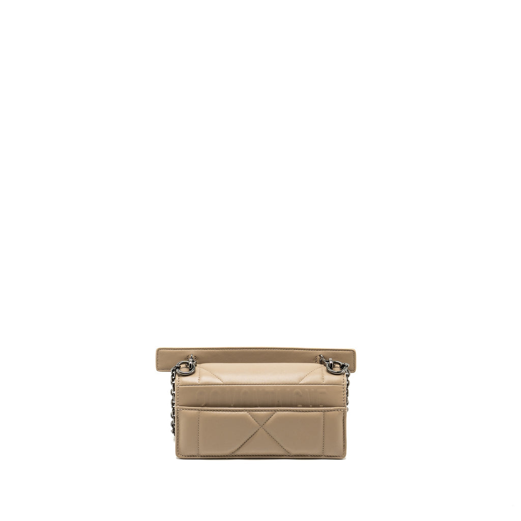 dior-30-montaigne-pouch-with-shoulder-strap-lambskin-beige-black-hardware-copy