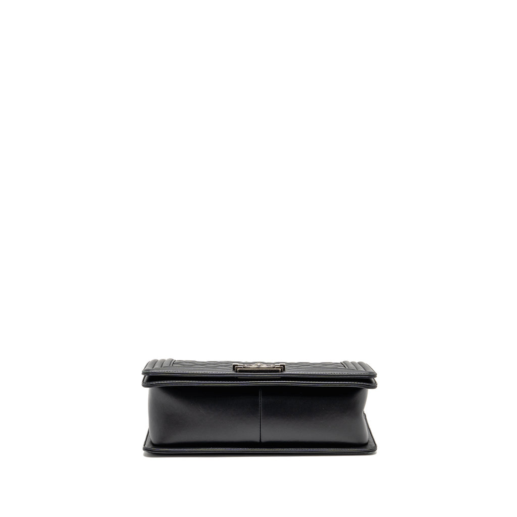 chanel-medium-boy-bag-calfskin-black-ruthenium-shw-1