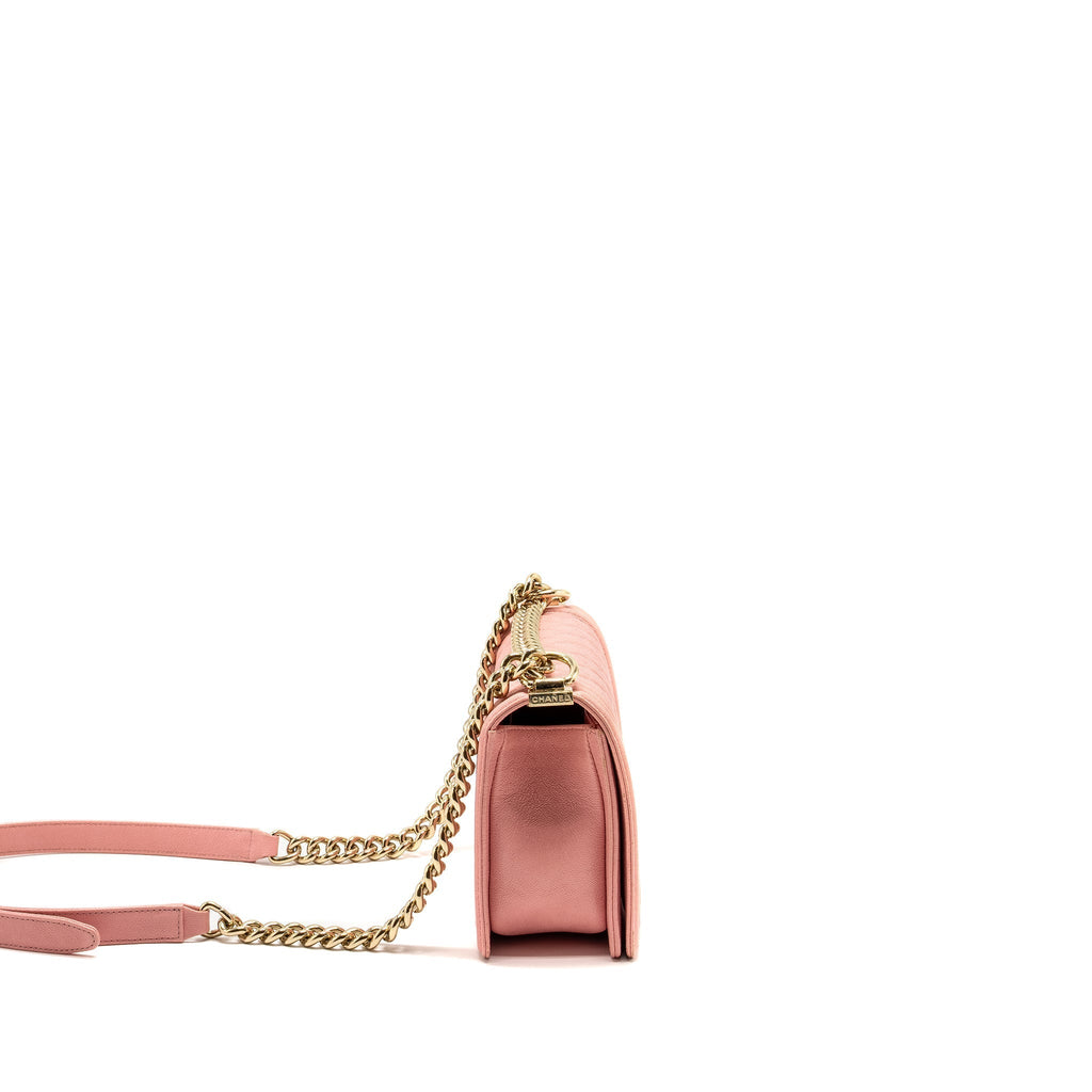chanel-medium-boy-bag-caviar-pink-lghw-1