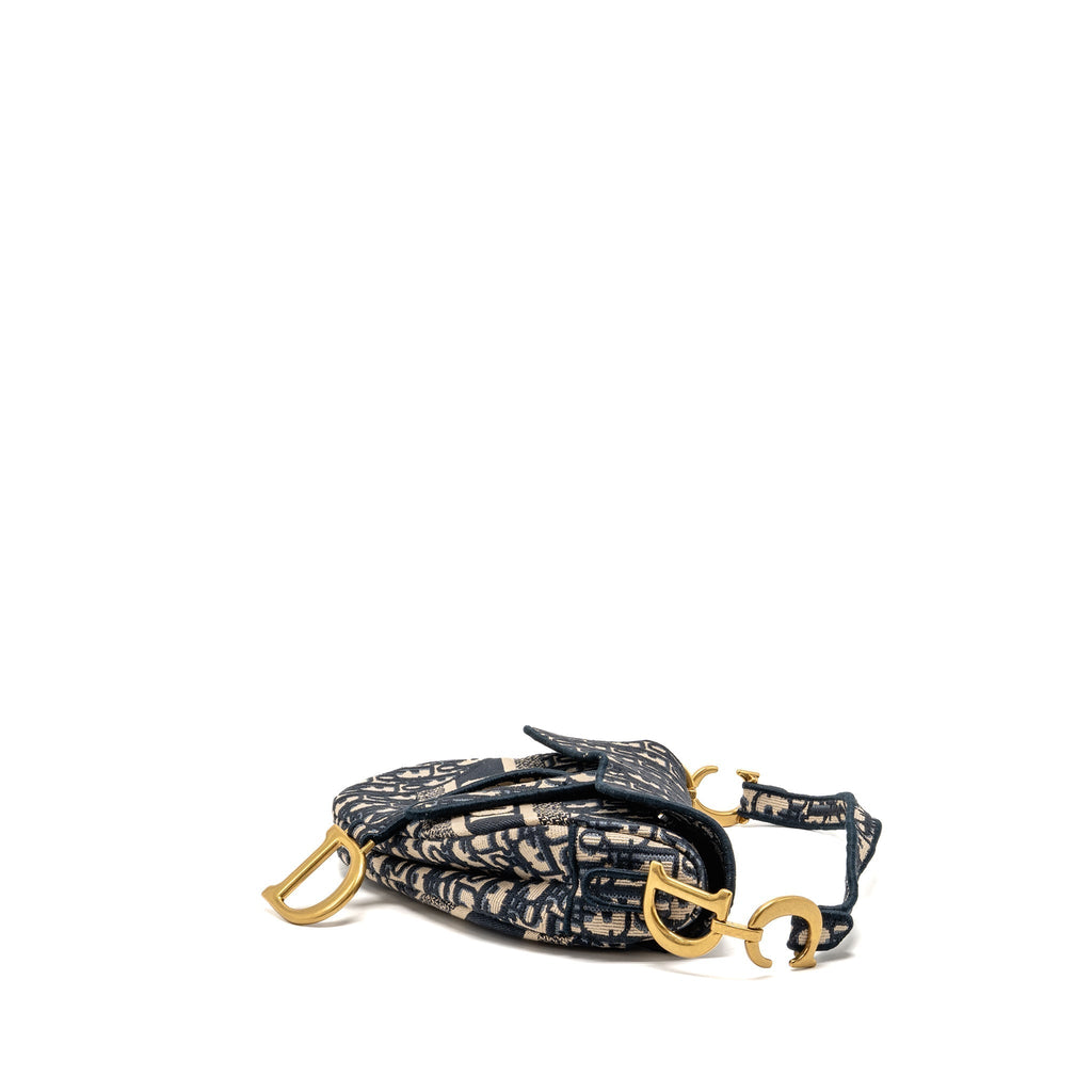 dior-medium-saddle-bag-oblique-embroidery-canvas-blue-ghw-1