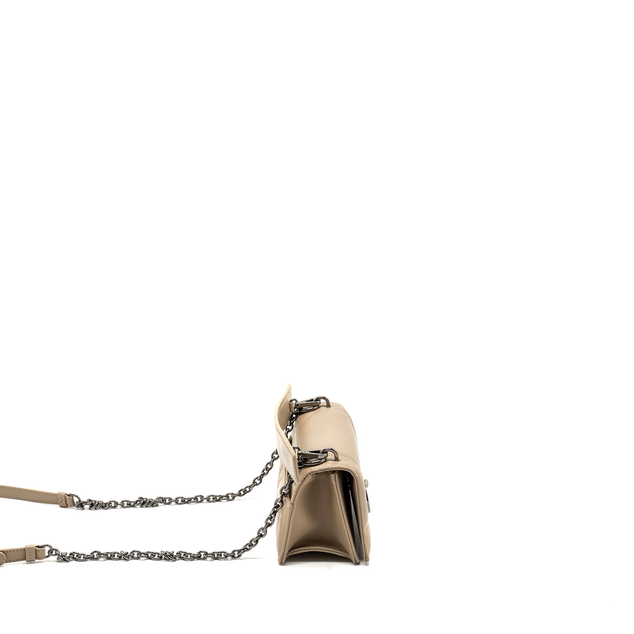 dior-30-montaigne-pouch-with-shoulder-strap-lambskin-beige-black-hardware-copy