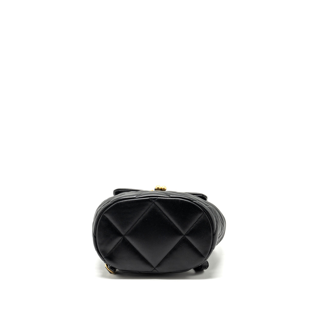 chanel-24c-19-backpack-shiny-lambskin-black-multicolour-hardwaremicrochip