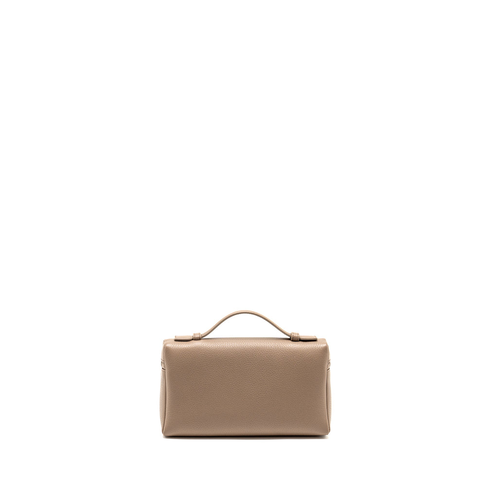 loro-piana-extra-pocket-l19-grained-calfskin-warm-mastic-shw
