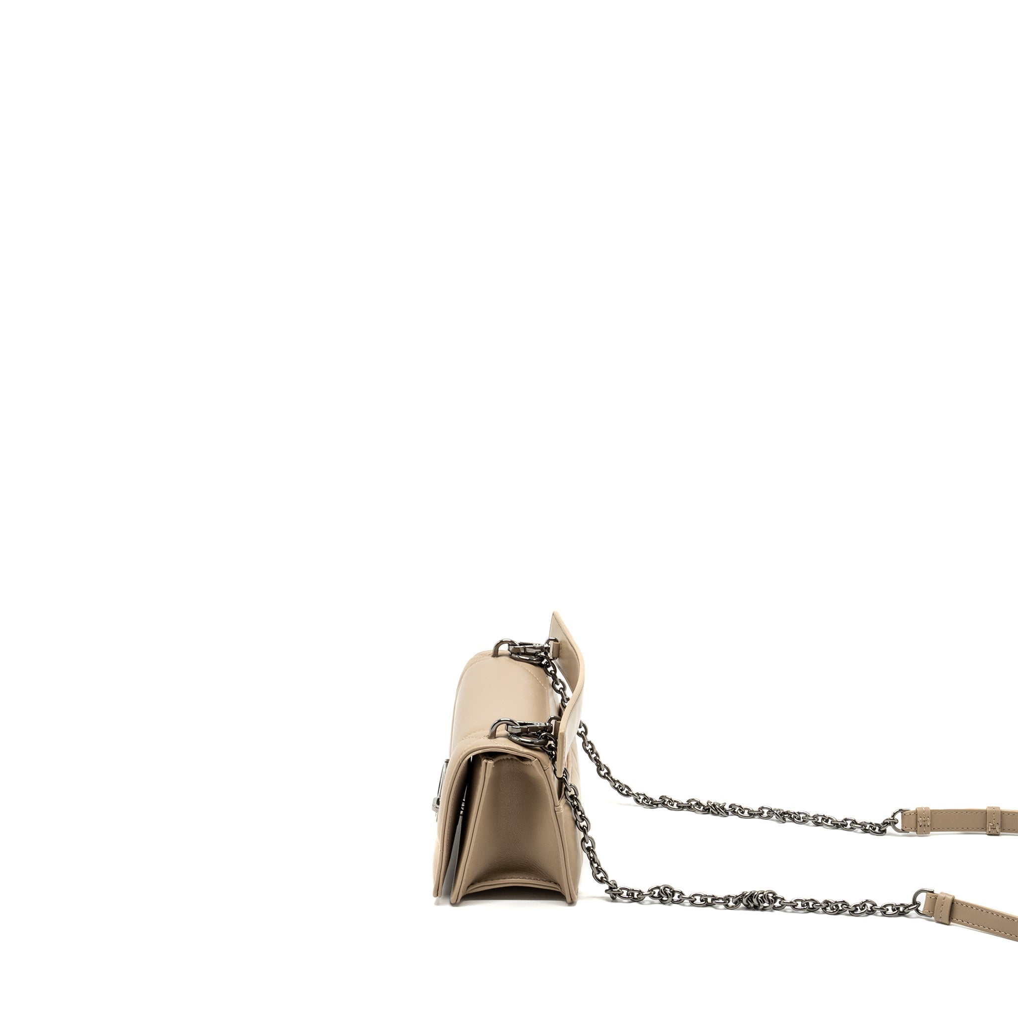 dior-30-montaigne-pouch-with-shoulder-strap-lambskin-beige-black-hardware-copy