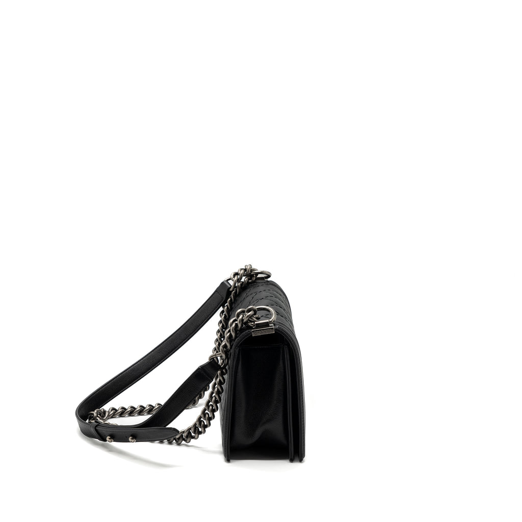 chanel-medium-boy-bag-calfskin-black-ruthenium-shw