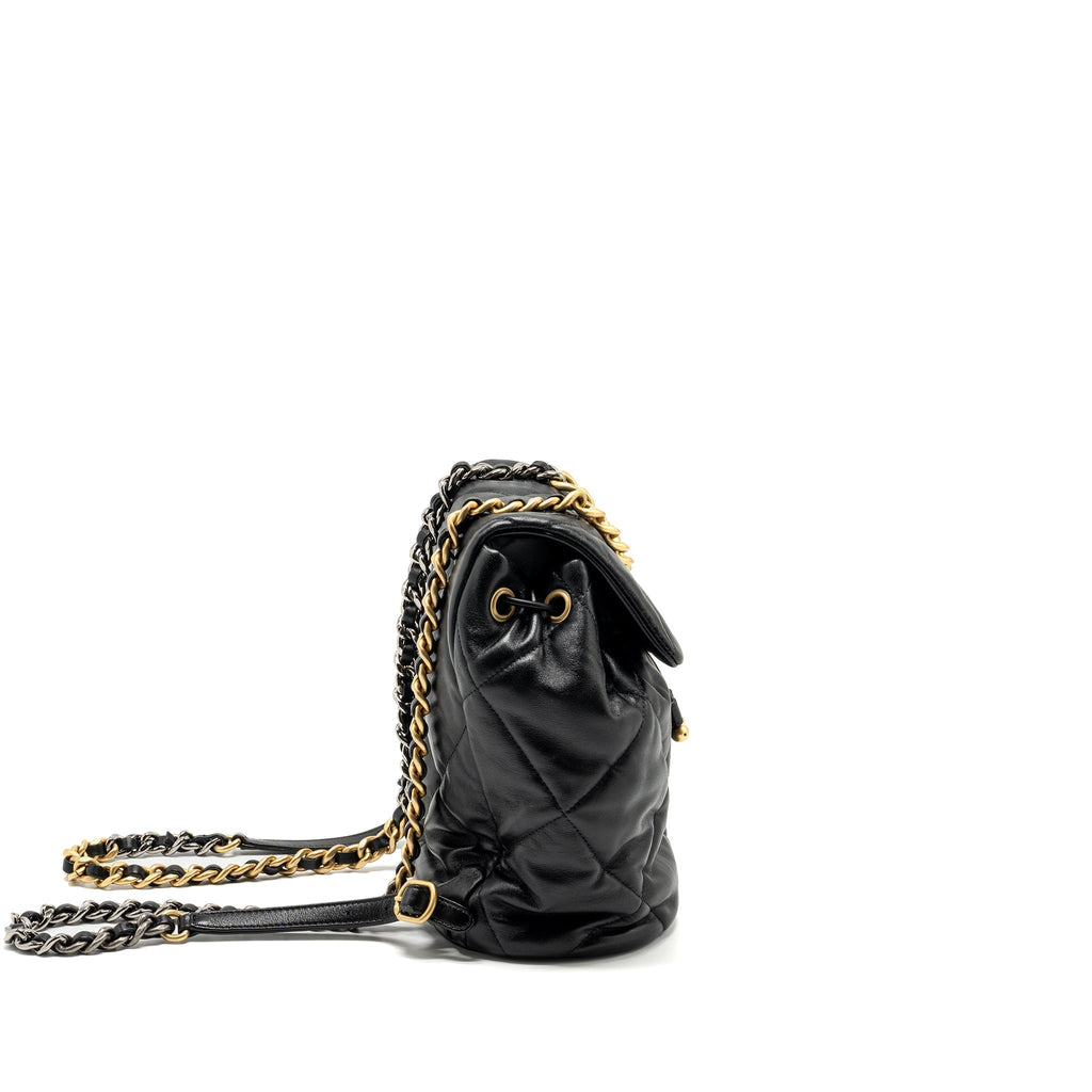 chanel-24c-19-backpack-shiny-lambskin-black-multicolour-hardwaremicrochip