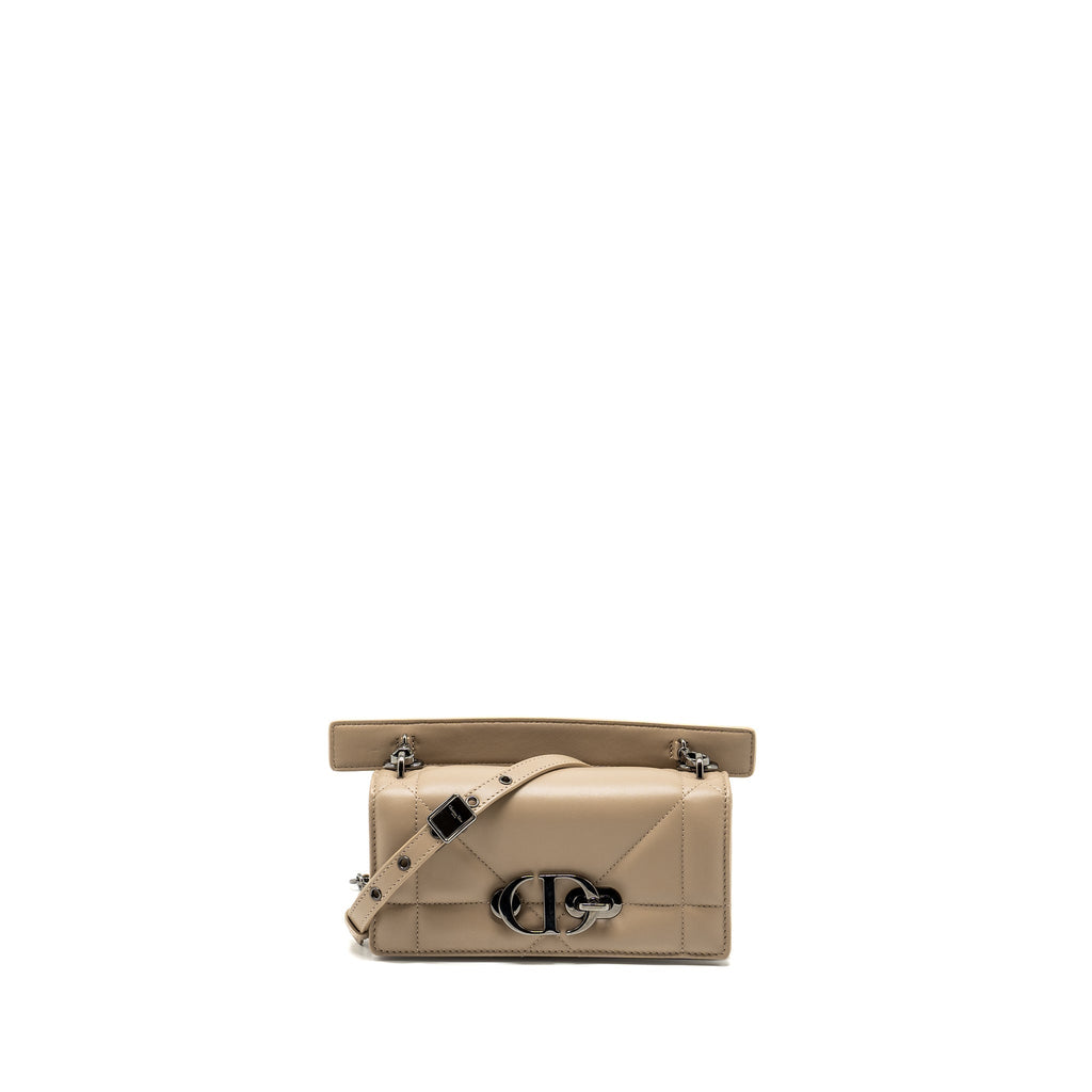dior-30-montaigne-pouch-with-shoulder-strap-lambskin-beige-black-hardware-copy