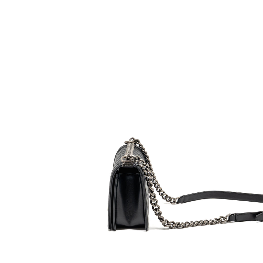 chanel-medium-boy-bag-calfskin-black-ruthenium-shw-1