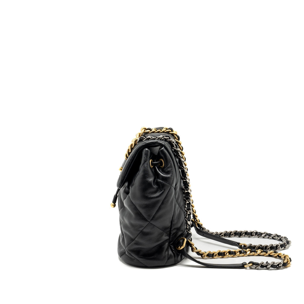 chanel-24c-19-backpack-shiny-lambskin-black-multicolour-hardwaremicrochip