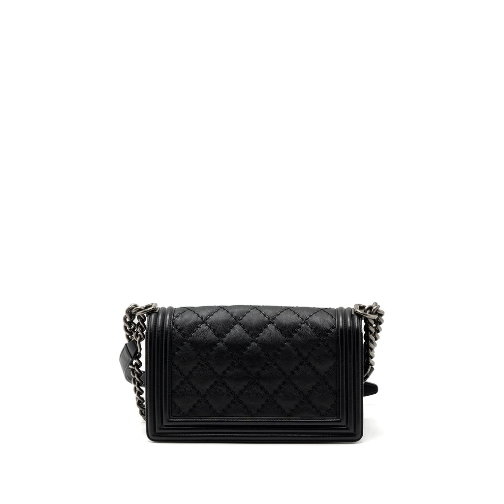 chanel-medium-boy-bag-calfskin-black-ruthenium-shw