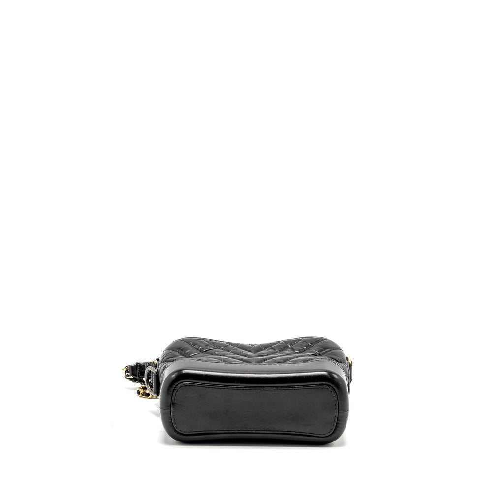 chanel-small-chevron-gabrielle-hobo-bag-calfskin-black-multicolour-hardware-1