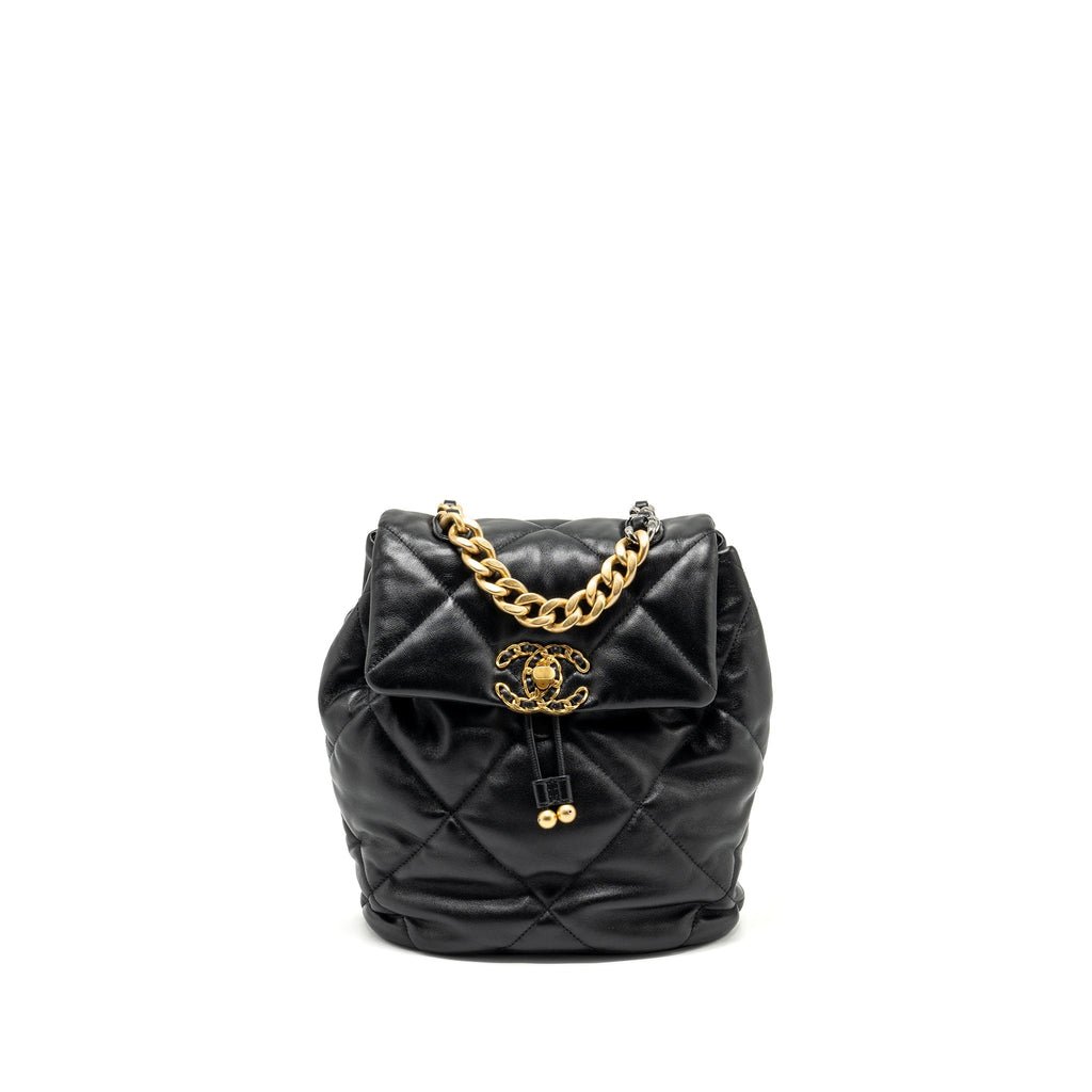 chanel-24c-19-backpack-shiny-lambskin-black-multicolour-hardwaremicrochip