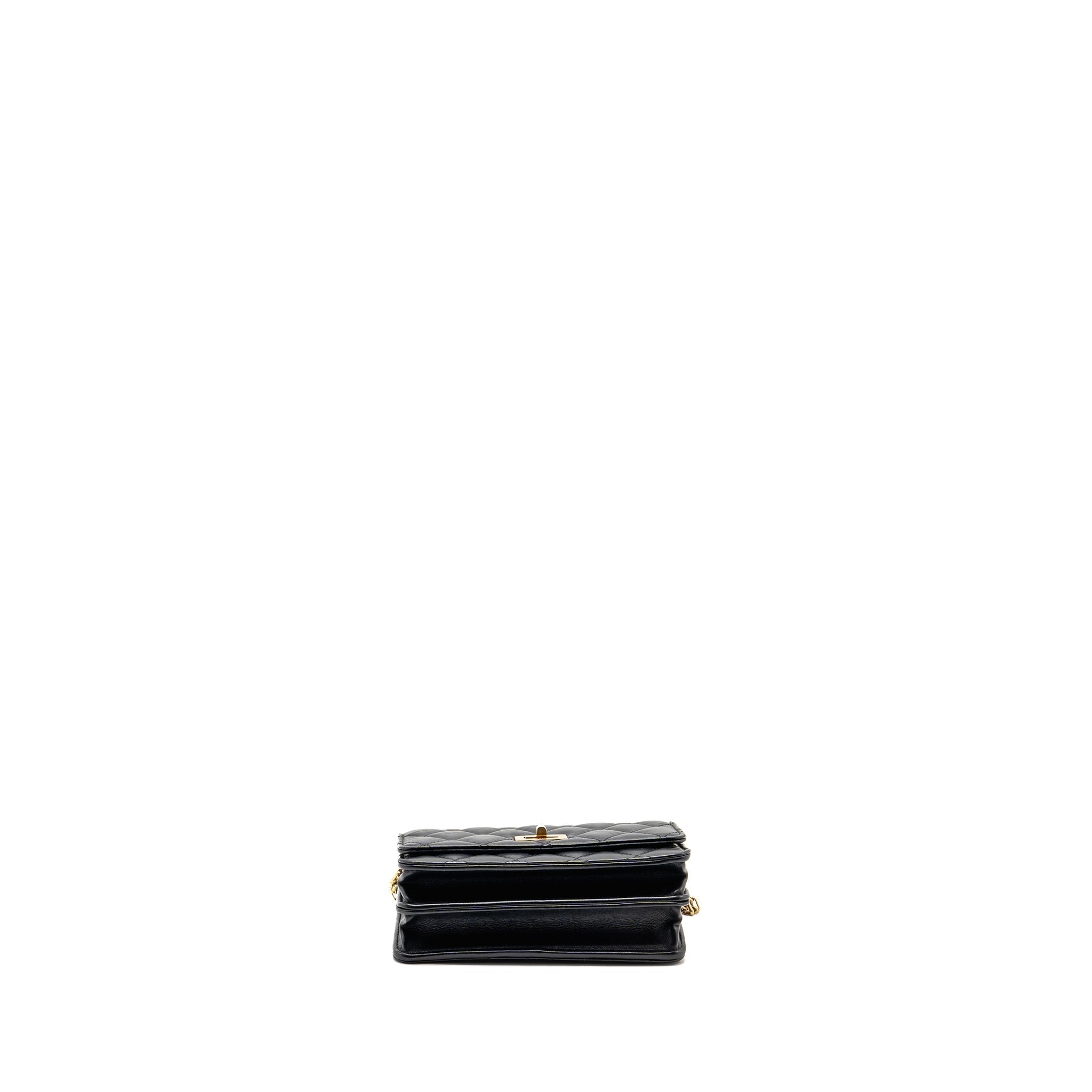 chanel-mini-2-55-reissue-wallet-on-chain-aged-calfskin-black-ghwmicrochip