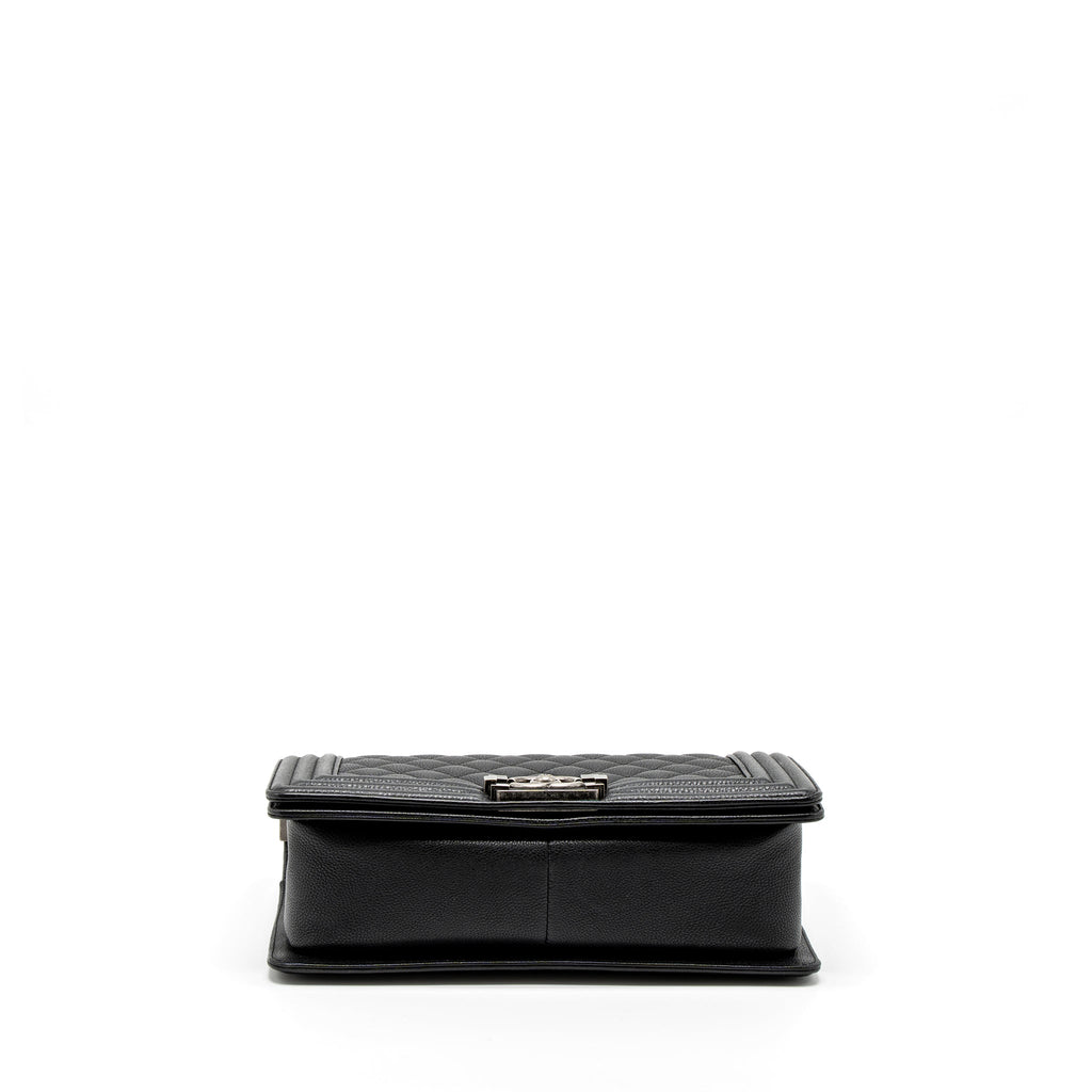chanel-medium-boy-bag-grained-calfskin-black-ruthenium-hardware