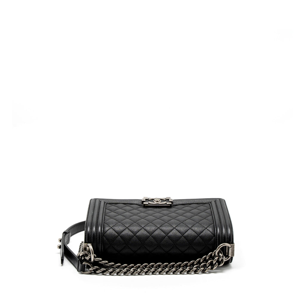 chanel-medium-boy-bag-grained-calfskin-black-ruthenium-hardware