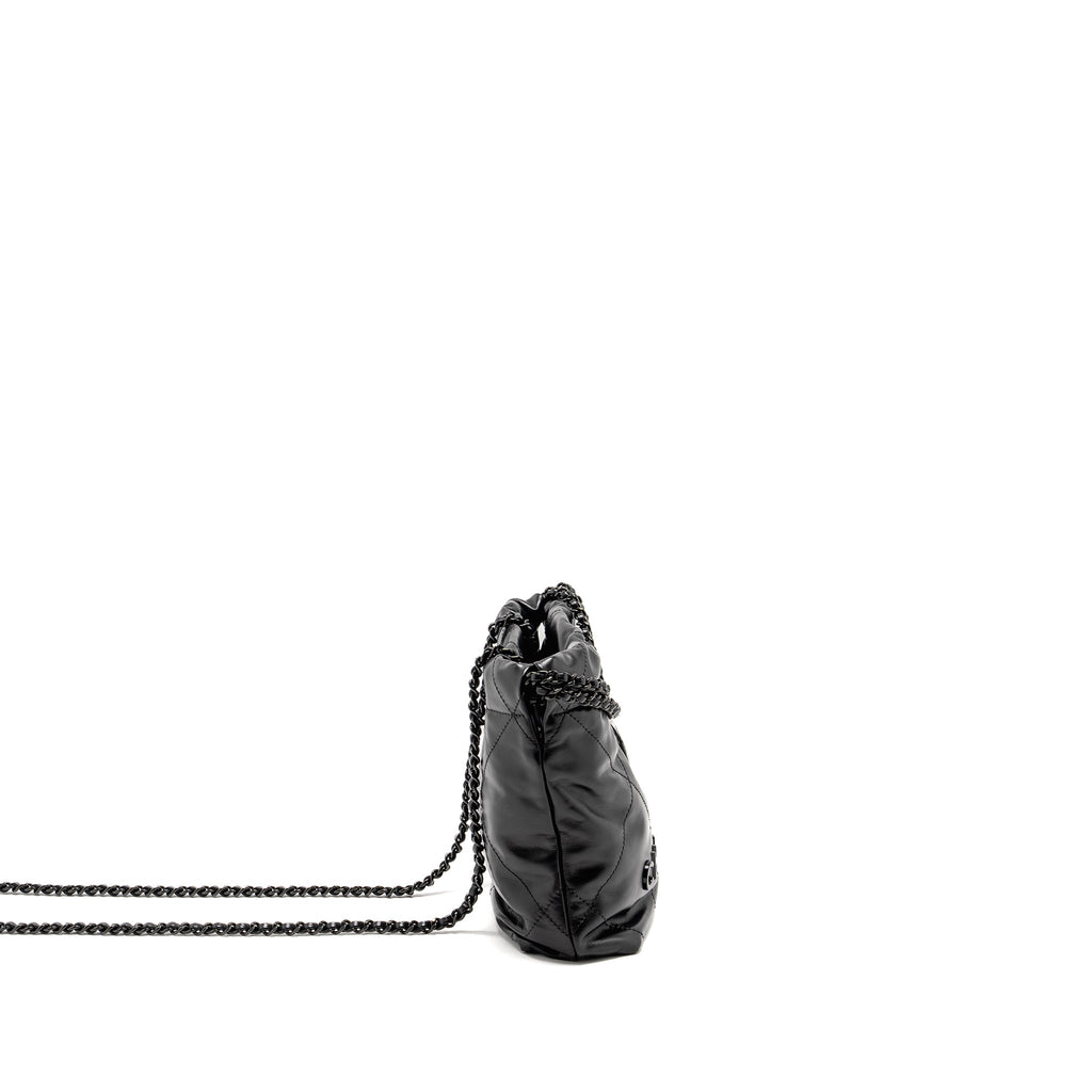 chanel-mini-22-so-black
