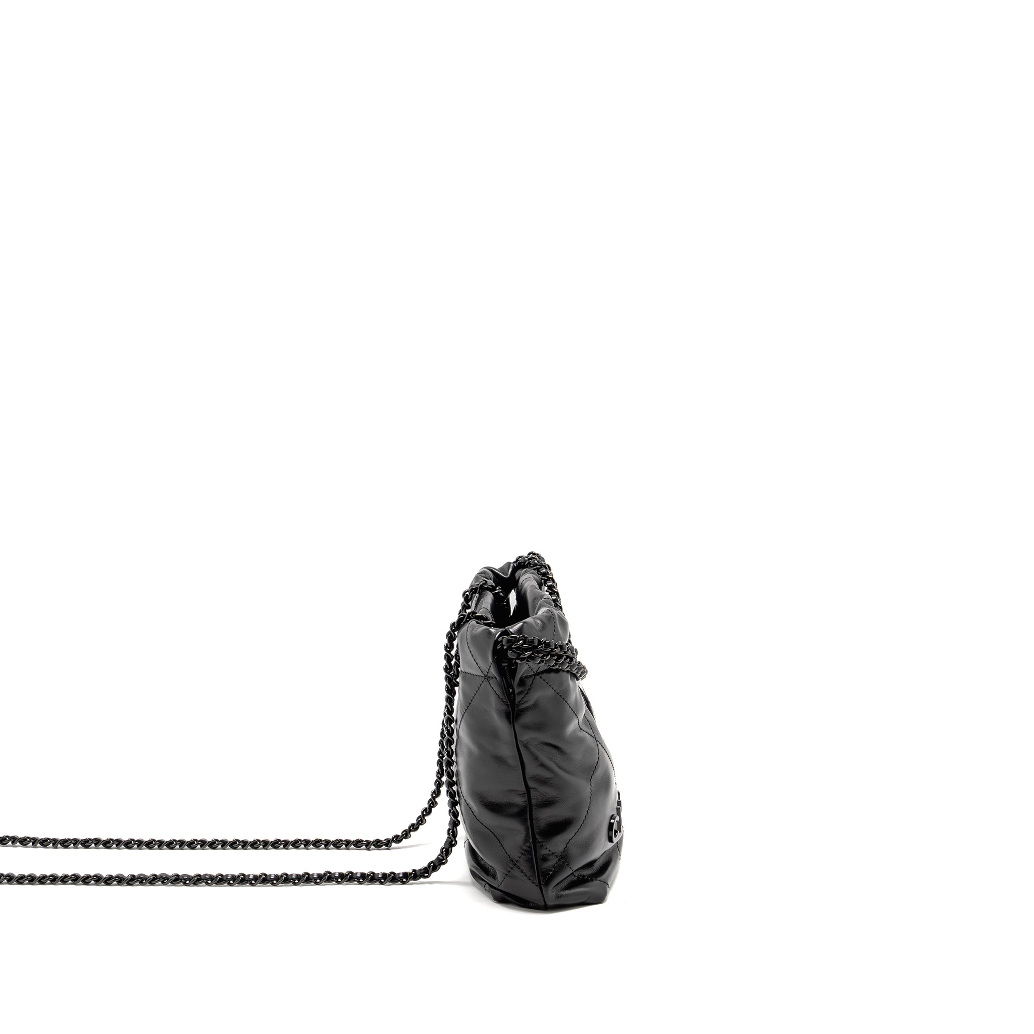 chanel-mini-22-so-black