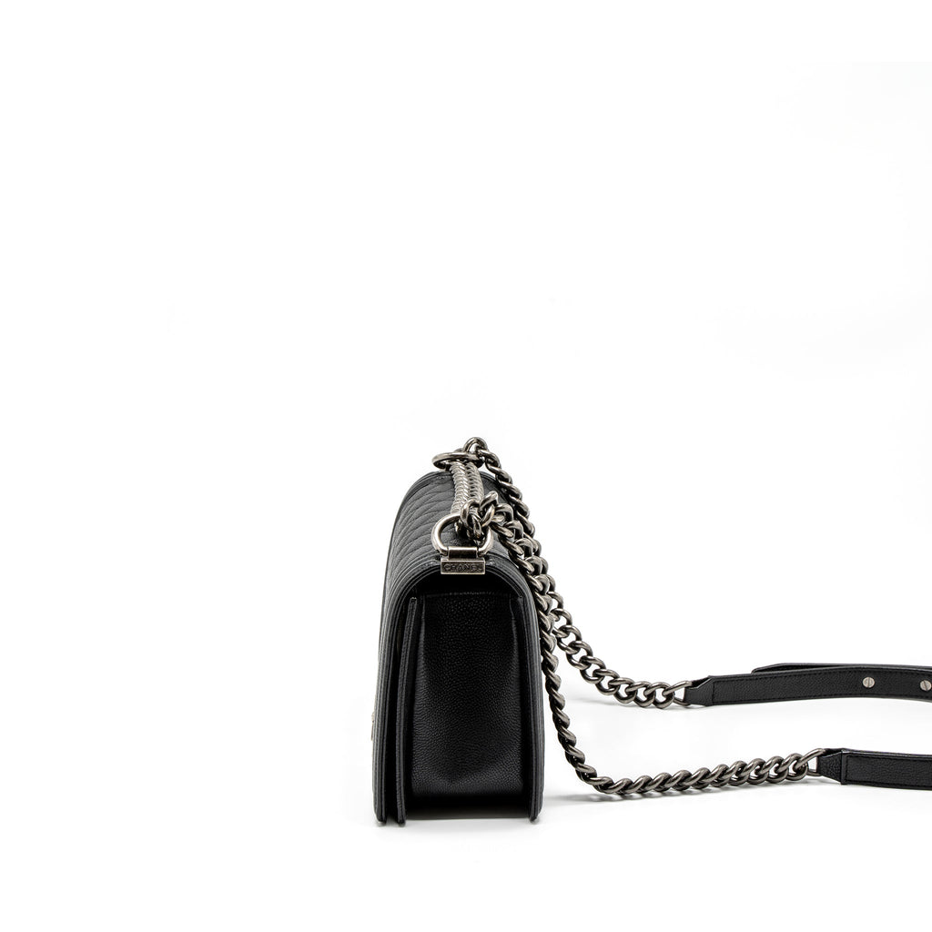 chanel-medium-boy-bag-grained-calfskin-black-ruthenium-hardware