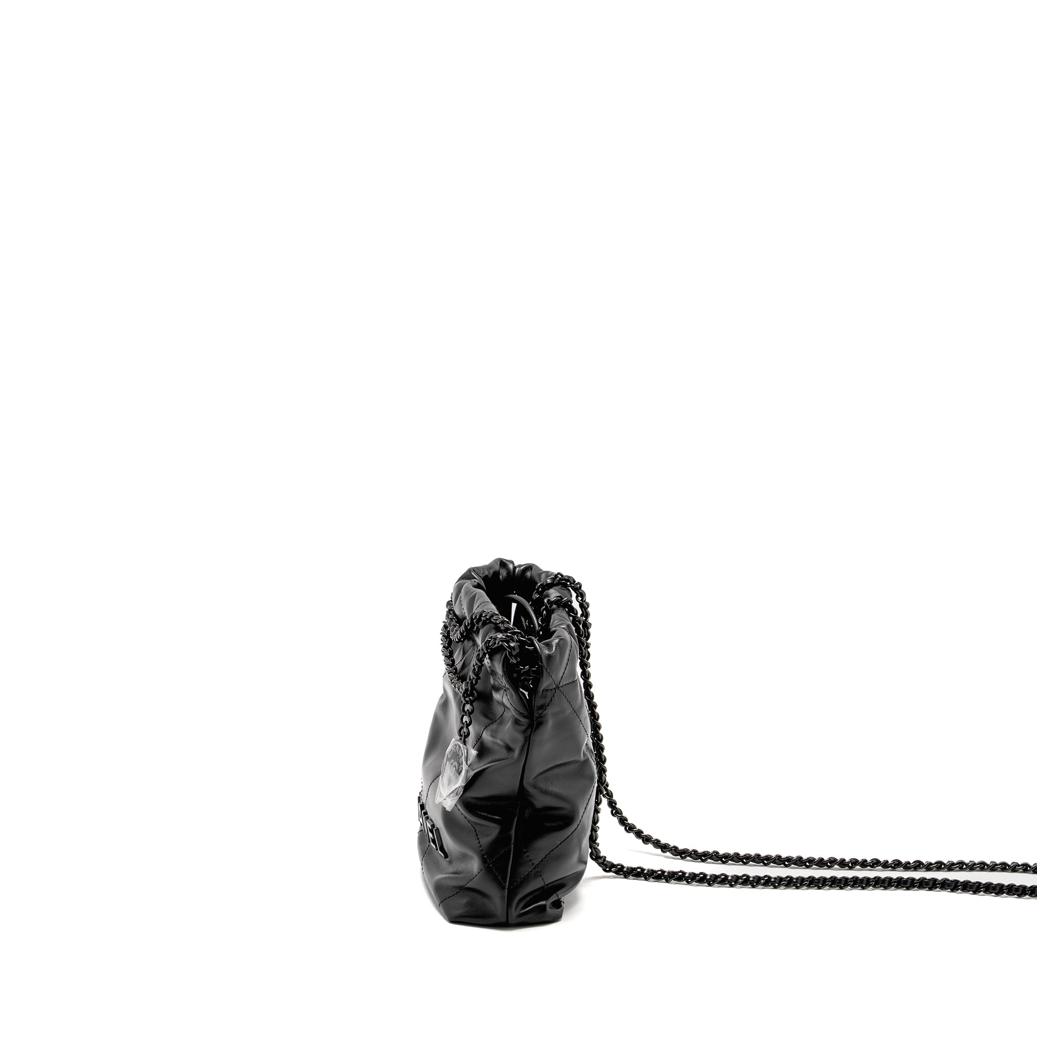 chanel-mini-22-so-black