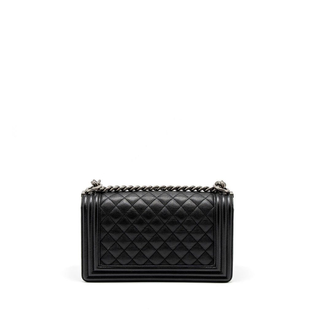 chanel-medium-boy-bag-grained-calfskin-black-ruthenium-hardware