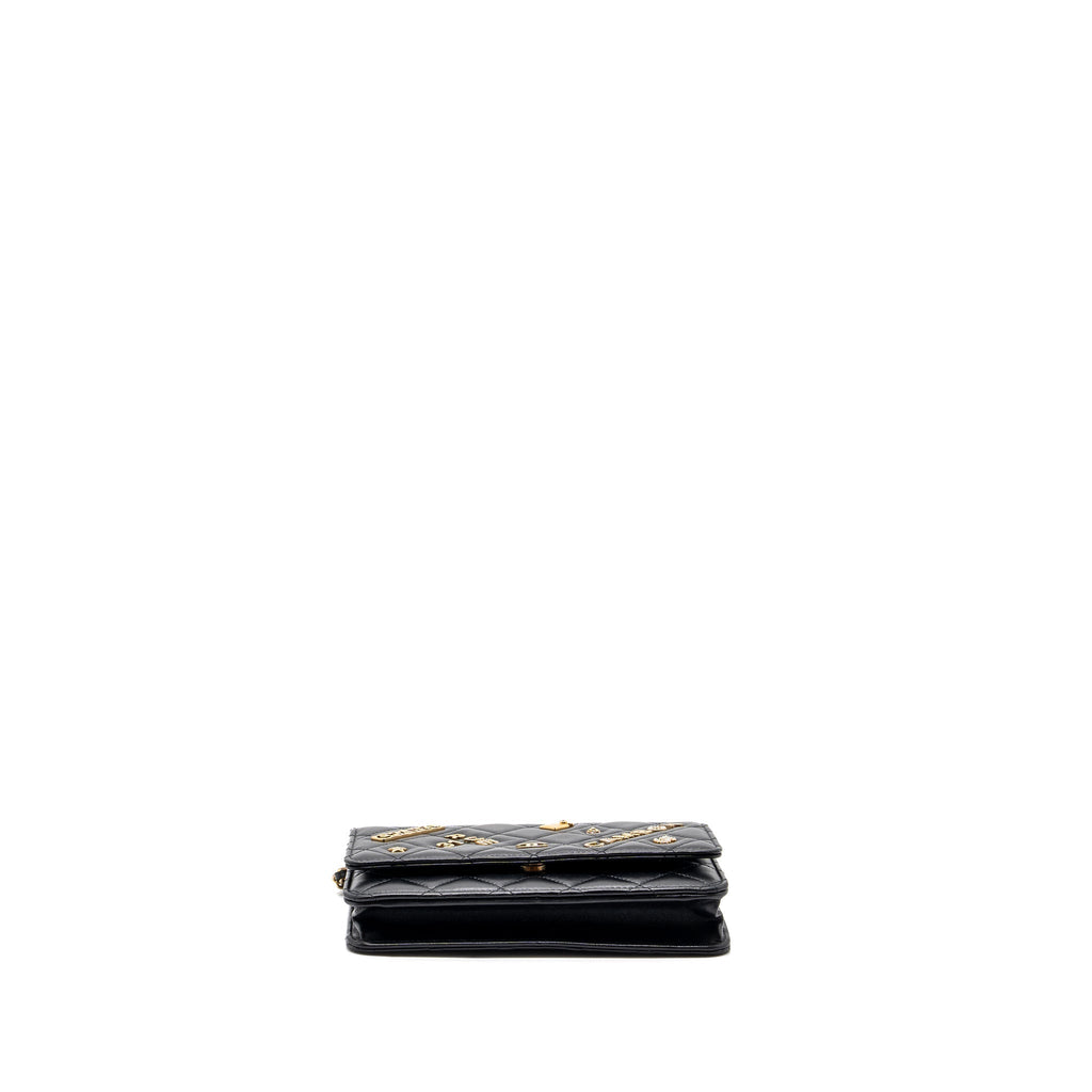 chanel-classic-wallet-on-chain-with-charms-lambskin-black-ghw-copy