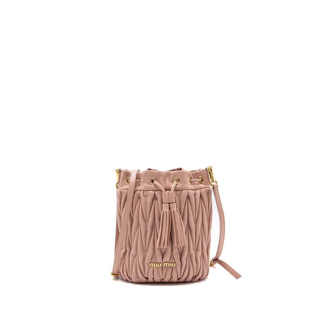 miumiu-matelasse-bucket-bag-napa-leather-pink-ghw