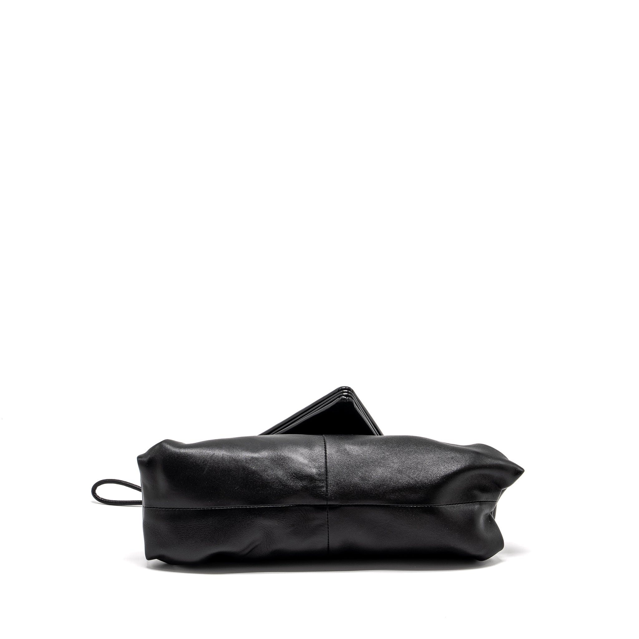 bottega-veneta-trine-envelop-clutch-leather-black-shw