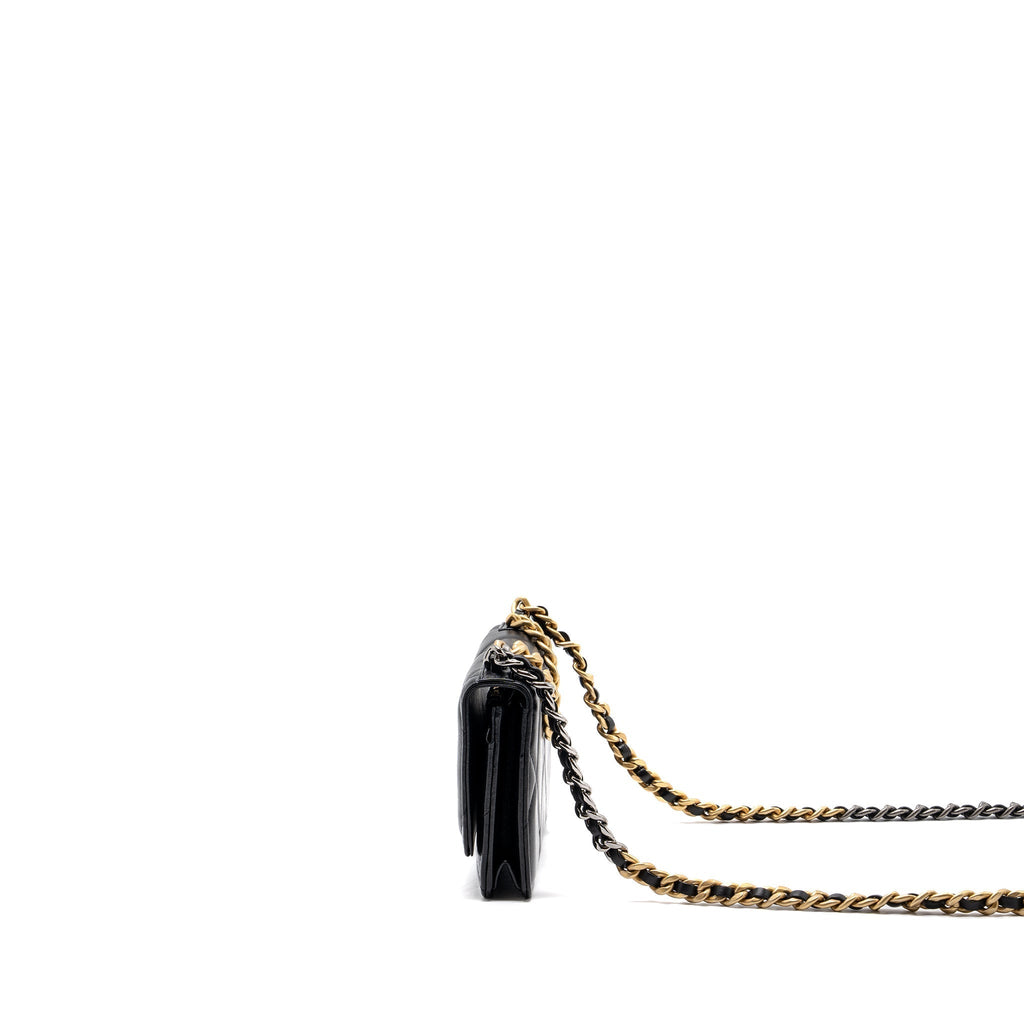 chanel-19-wallet-on-chain-lambskin-black-multicolour-hardware-microchip-1