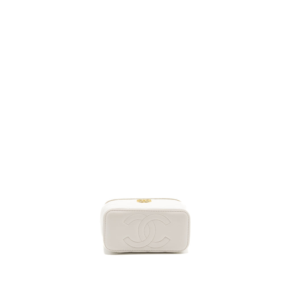 chanel-long-vanity-with-lambskin-white-ghwmicrochip