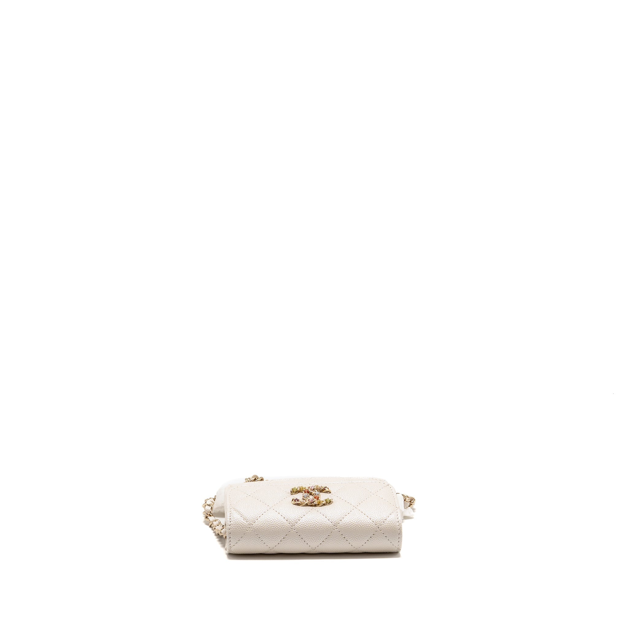 chanel-wallet-on-chain-white