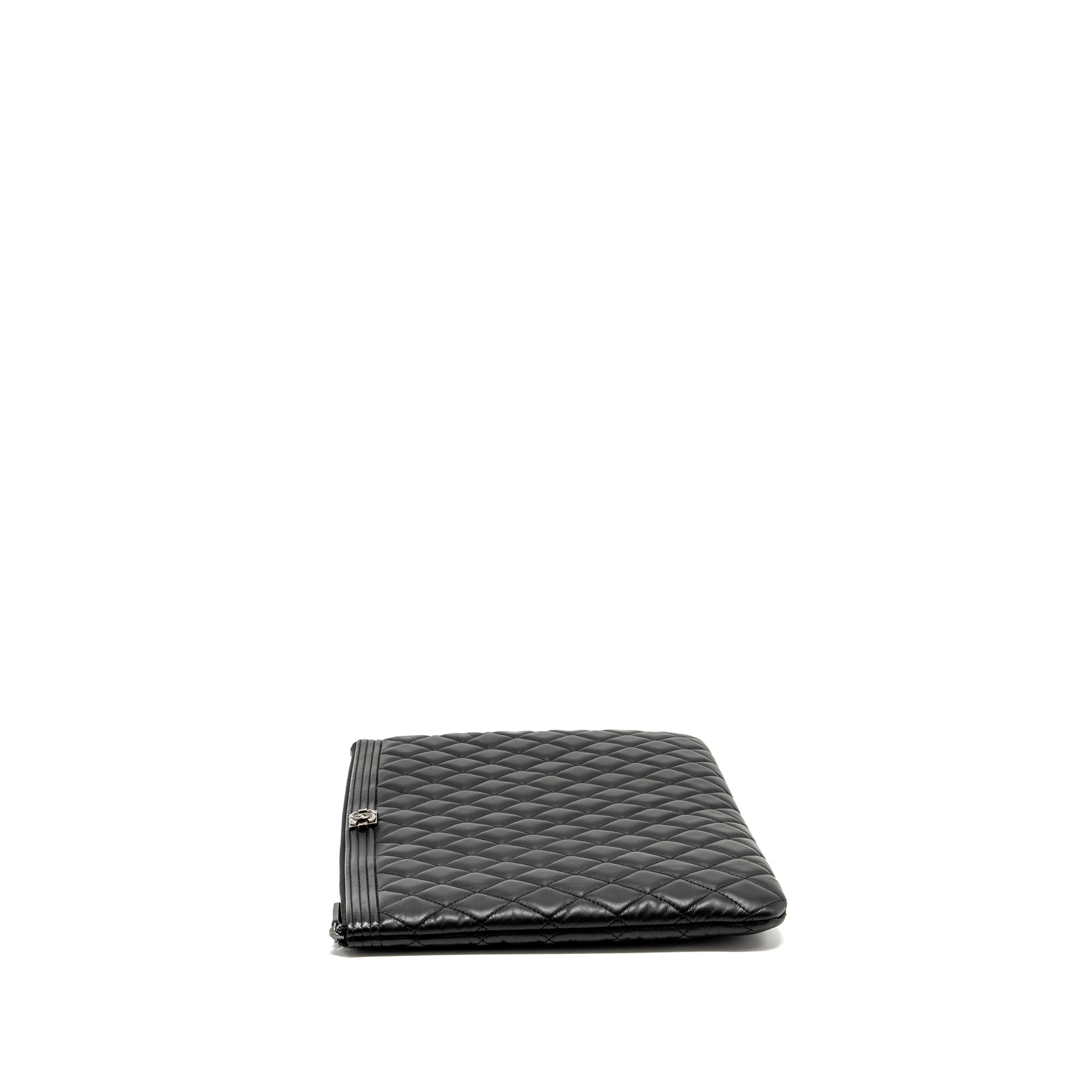chanel-boy-pouch-lambskin-black-ruthenium-hardware