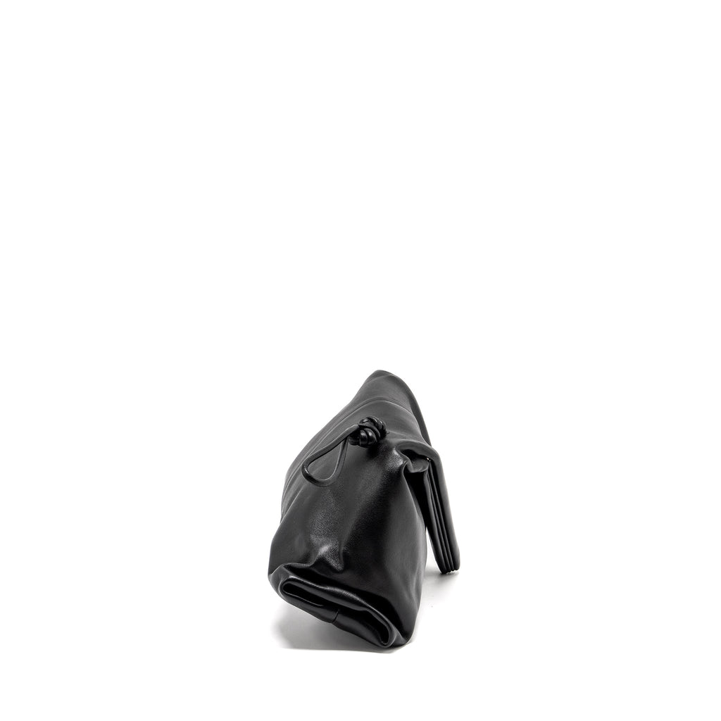 bottega-veneta-trine-envelop-clutch-leather-black-shw