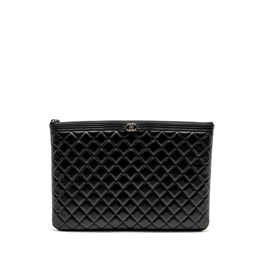chanel-boy-pouch-lambskin-black-ruthenium-hardware