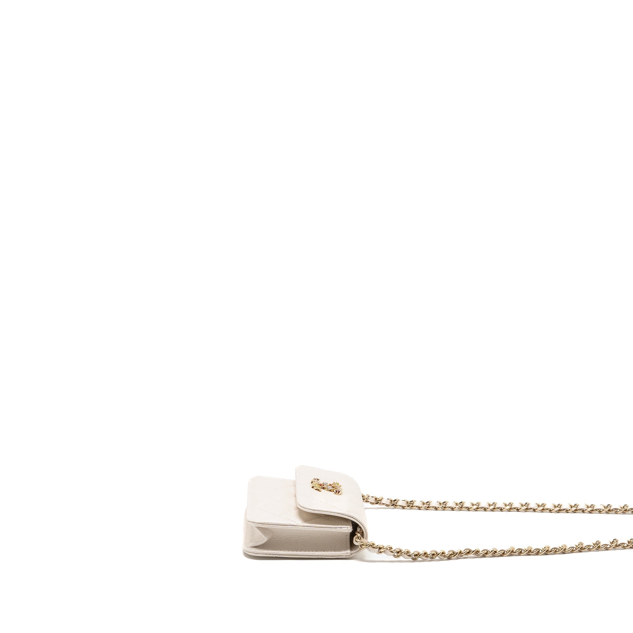 chanel-wallet-on-chain-white