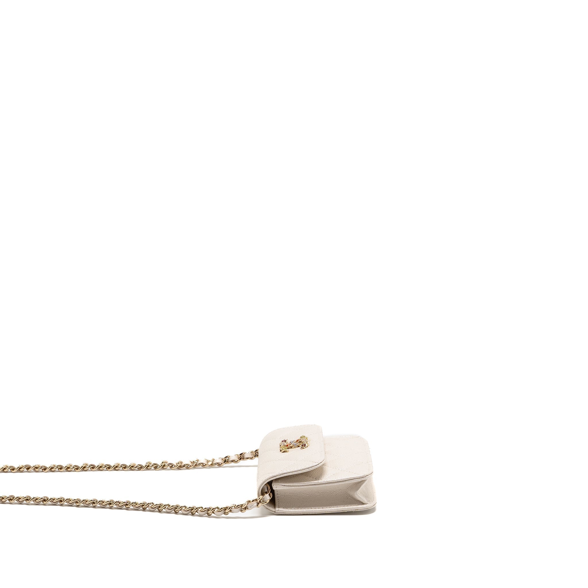 chanel-wallet-on-chain-white