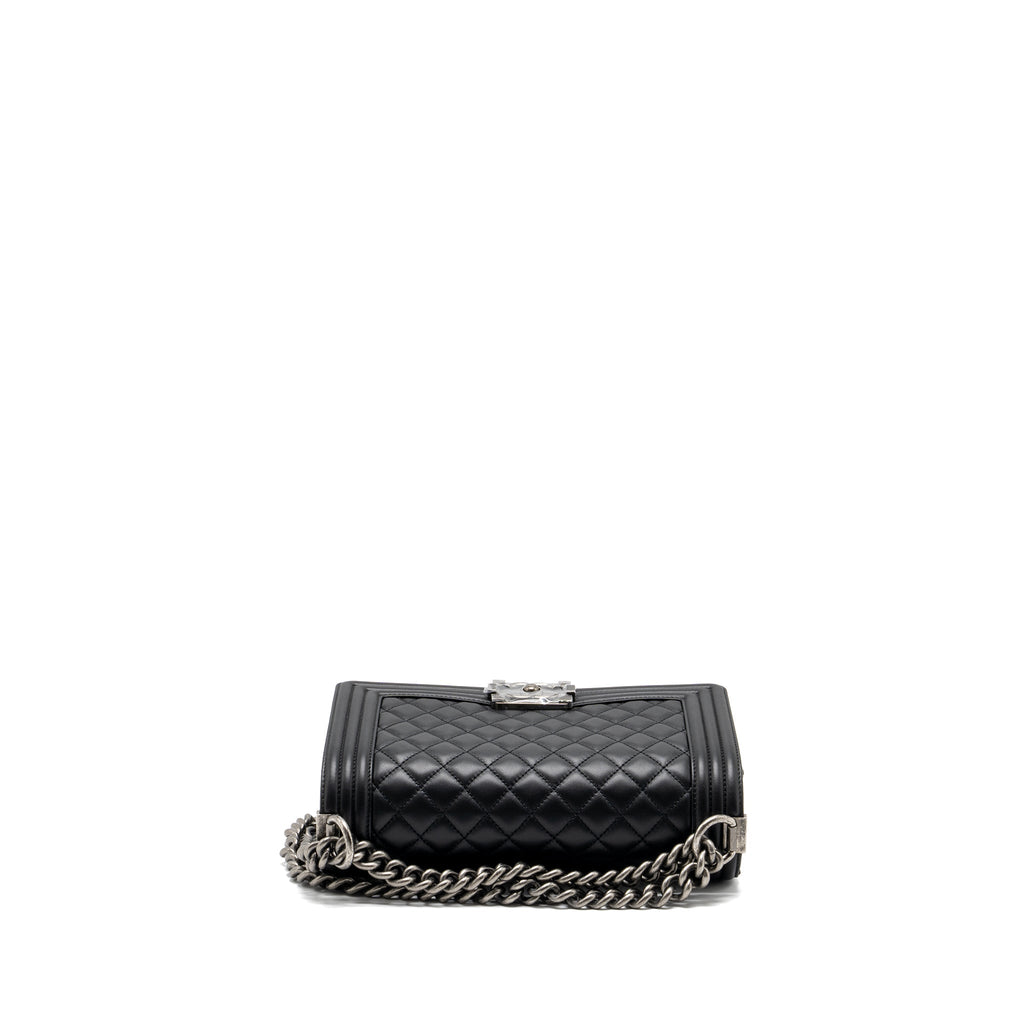 chanel-medium-boy-bag-calfskin-black-ruthenium-hardware