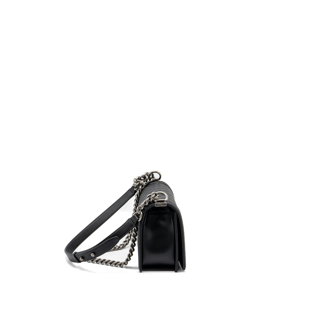 chanel-medium-boy-bag-calfskin-black-ruthenium-hardware