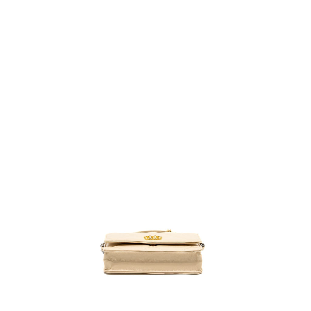 chanel-19-wallet-on-chain-lambskin-light-beige-multicolour-hardware