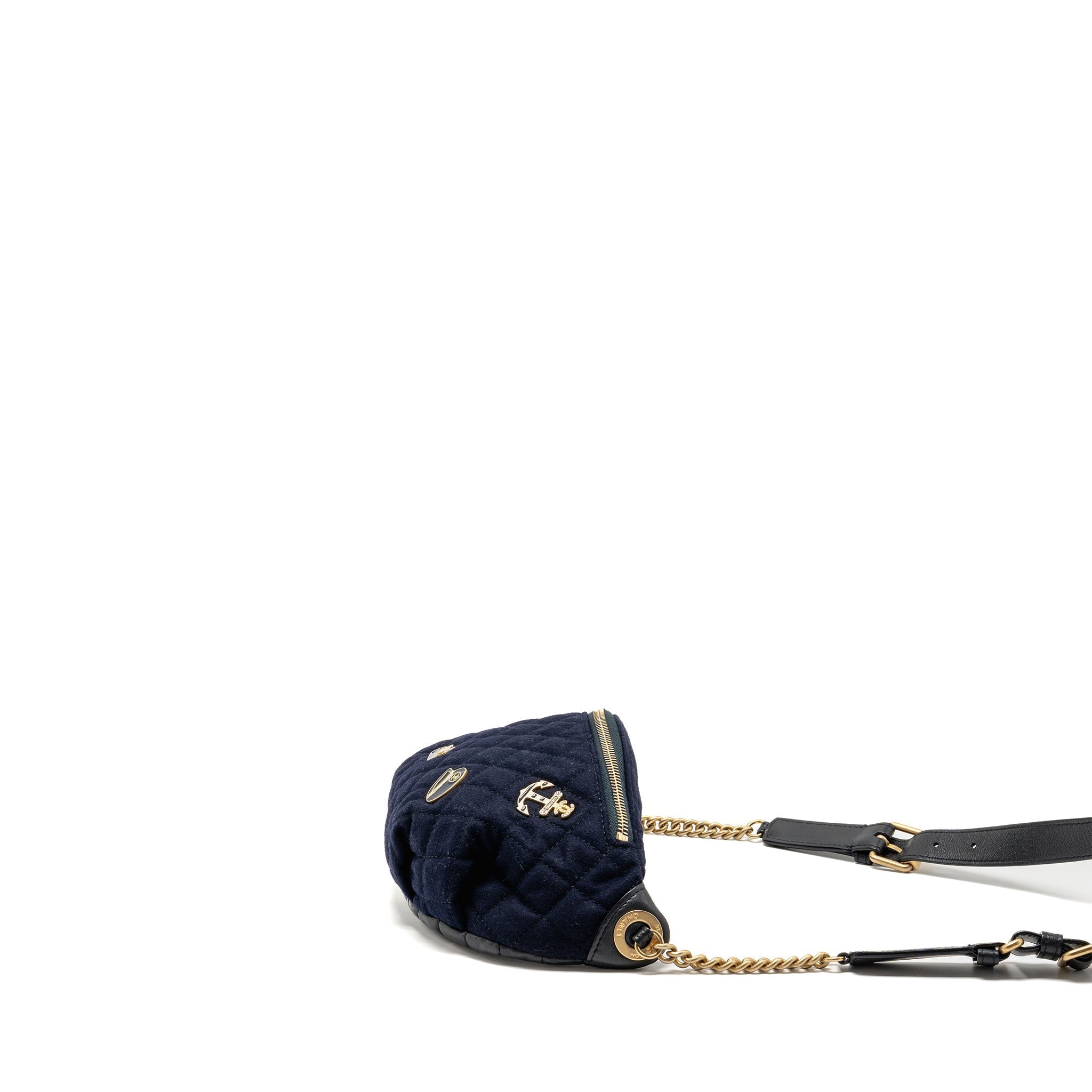 chanel-waist-bag-black