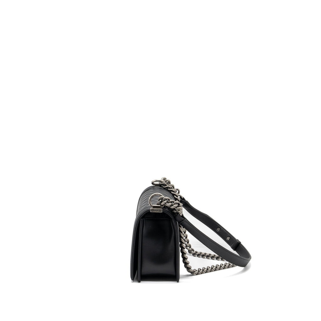 chanel-medium-boy-bag-calfskin-black-ruthenium-hardware