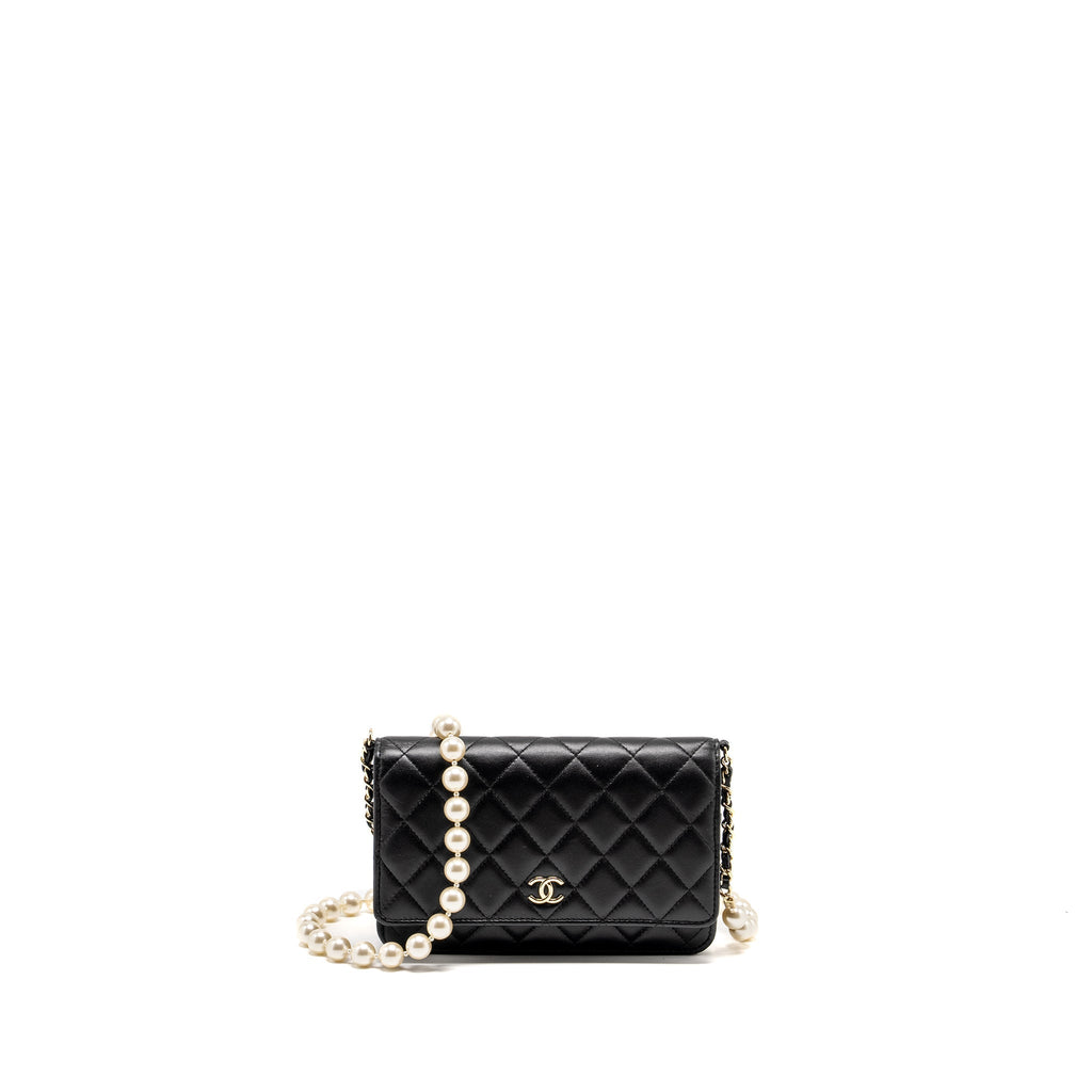chanel-pearl-chain-wallet-on-chain-lambskin-black-lghwmicrochip